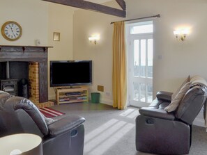 Well presented living/ dining room | Heckley Cottage - Heckley Cottages, Alnwick