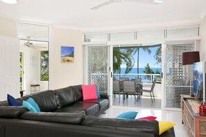 3BR Waterfront "The Beach House" - Wifi