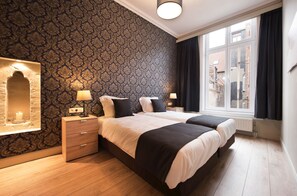 Charming bedroom with two comfy single beds, perfect for a cozy stay!