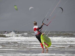 Kitesurferin in ihrem Element