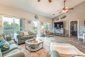 Living Room | Free WiFi | Smart TV