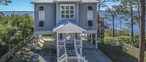 Bayside Retreat, 4 bedroom, 3 bath on Ochlockonee Bay.