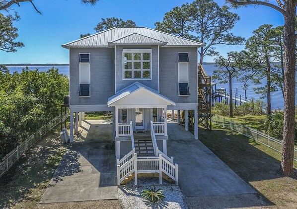 Bayside Retreat, 4 bedroom, 3 bath on Ochlockonee Bay.