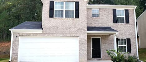 5Bed 2.5Bath located 5mins from Atlanta airport