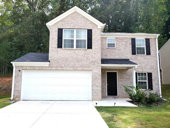 5Bed 2.5Bath located 5mins from Atlanta airport