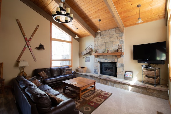 Living Room with Gas Fireplace, ROKU TV and surround sound
