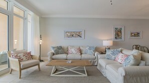 Phoenix Orange Beach 1105 Living room