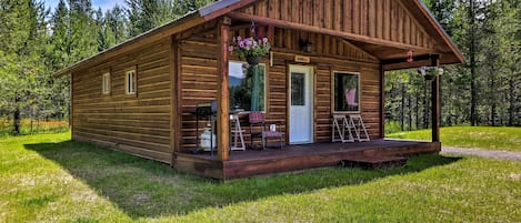 Coram Vacation Rental Cabin | 2RB | 1BA | 780 Sq Ft | 1 Steps to Enter