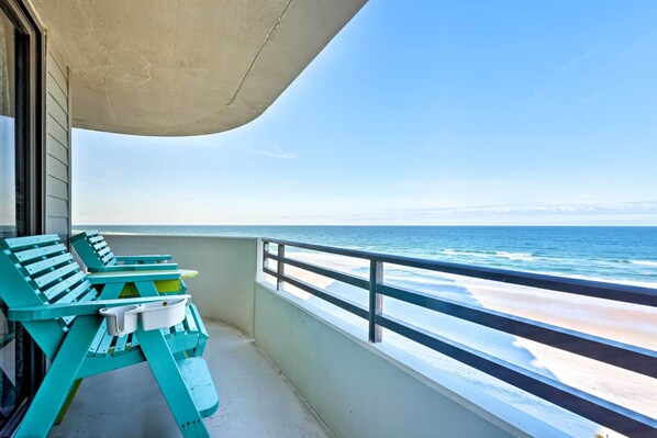 Daytona Beach Vacation Rental | 2BR | 2BA | 1,700 Sq Ft | Steps Required