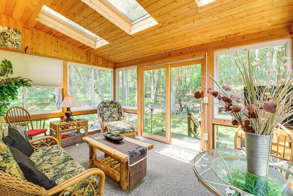 Lake Harmony Vacation Rental | 2BR | 2BA | 1,400 Sq Ft | Steps Required