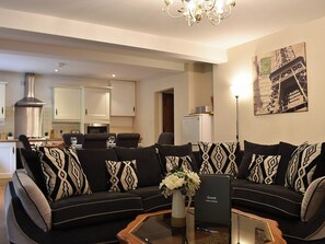 Open plan living space | Barn Terrace - Ladwood Farm, Acrise, near Folkestone