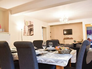 Open plan living space | Barn Terrace - Ladwood Farm, Acrise, near Folkestone