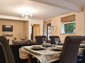 Open plan living space | Barn Terrace - Ladwood Farm, Acrise, near Folkestone