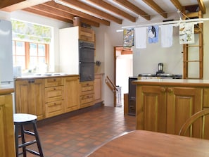 Kitchen | Cae Ocyn, Llangaffo, Anglesey