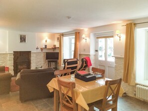 Living room/dining room | Bridge Cottage, Penallt, Monmouthshire
