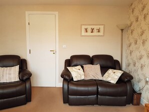 elcoming living and dining room | Limetrees - Hewetson Court - Hewetson Court, Keswick