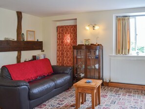 Cosy and comfortable living/dining area | Dragonfly Cottage - West End Farm Cottages, Brompton by Sawdon
