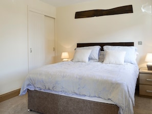 Comfortable double bedroom | The Cartshed - Thistle Hill Farm Cottages, Knaresborough