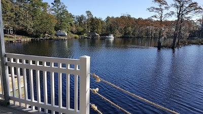 The Grey Goose (Waterfront) Historic New Bern - Private Beach - BRING YOUR BOAT!