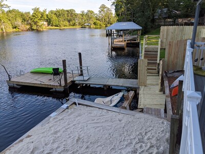 The Grey Goose (Waterfront) Historic New Bern - Private Beach - BRING YOUR BOAT!