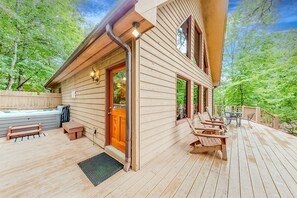 Side view  of hot tub and deck