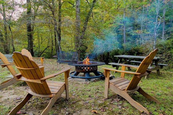 Fire Pit & Picnic Table Area by the river