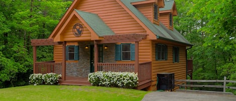 Beautifully Landscaped Front Yard