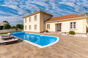 Villa Jakov