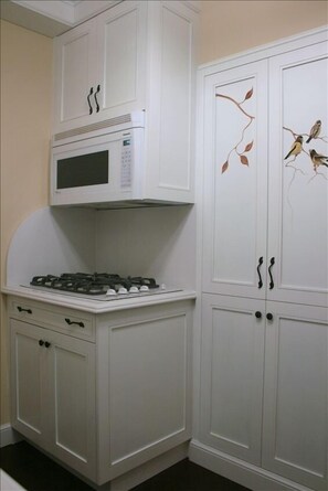 Pantry with Gas Cooktop - Gleaming New Kitchen!