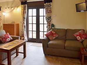 Open plan living/dining room/kitchen | The Cart Shed - Decoy Farm Holiday Cottages, High Halstow, near Rochester