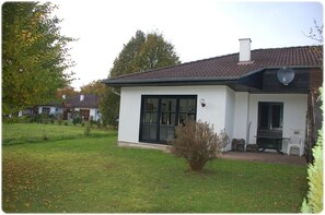 Terrasse mit angrenzendem Garten