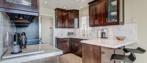 Brightly lit kitchen, perfect for cooking and entertaining