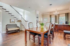 Living / Dining Room 3