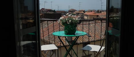 balcone per aperitivo o prima colazione