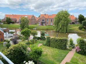 Fewo SIELBLICK – Blick vom Balkon auf das NEUE Greetsieler Sieltief