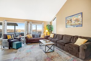 Open concept living with high vaulted ceilings