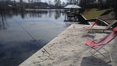 The Grey Goose (Waterfront) Historic New Bern - Private Beach - BRING YOUR BOAT!