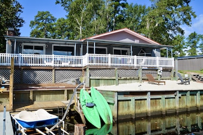 The Grey Goose (Waterfront) Historic New Bern - Private Beach - BRING YOUR BOAT!