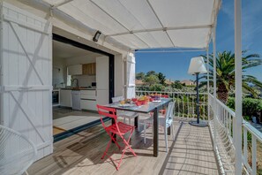 LA TERRASSE

