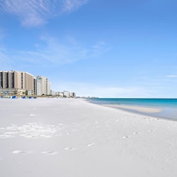 Destin Towers beach