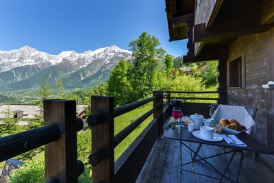 Luxury chalet with free access to swimming pool and 5-star spa. Extraordinary view