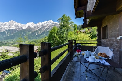 Luxury chalet with free access to swimming pool and 5-star spa. Extraordinary view