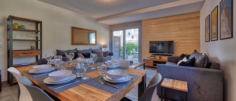 Modern Chamonix apartment living space
