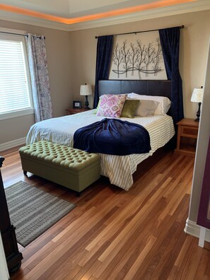 Master bedroom (king bed) w/ in suite master bathroom (1/3 upstairs bedrooms)