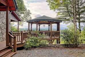 Gazebo captures all the views....coffee tasts so good as you sit and look out
