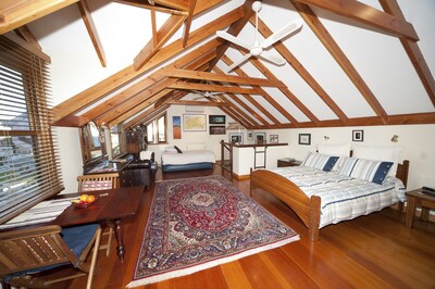 An Oasis in the City is a Solar powered B&B 10 minutes from central Sydney