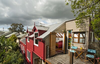 An Oasis in the City is a Solar powered B&B 10 minutes from central Sydney