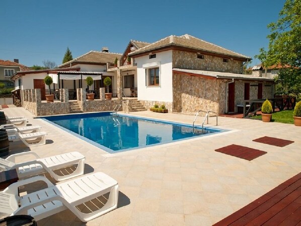 Sun deck patio around the pool