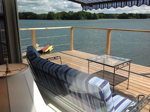 Deck Furnishings (and note available kayaks on dock in the background)