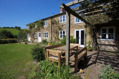 10 mins to beach, 5 mins to Bridport. Lovely views, plenty of space inside & out